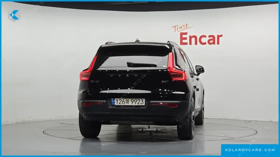 VOLVO XC40 B4 R-DESIGN