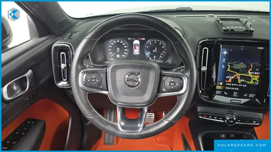 VOLVO XC40 B4 R-DESIGN