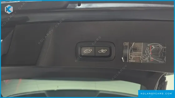 VOLVO XC40 B4 R-DESIGN