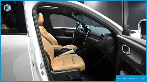 VOLVO XC40 B4 INSCRIPTION