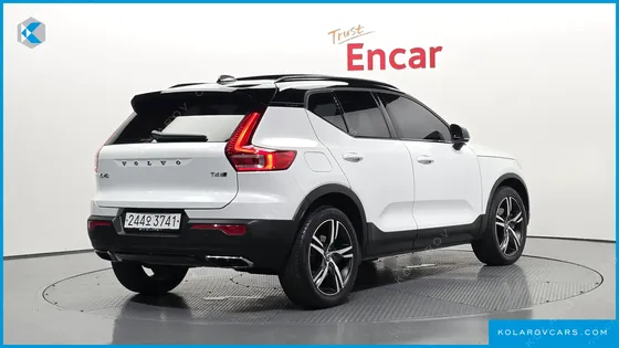 VOLVO XC40 T4 R-DESIGN