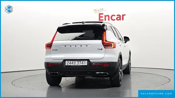 VOLVO XC40 T4 R-DESIGN