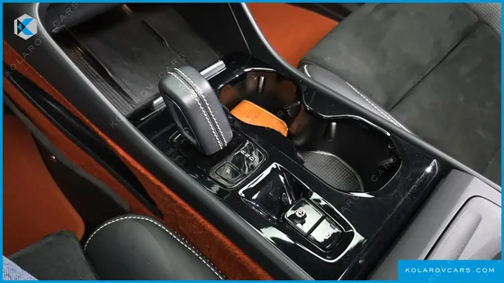 VOLVO XC40 T4 R-DESIGN