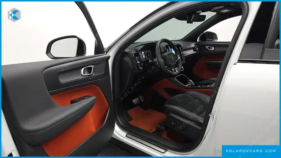 VOLVO XC40 T4 R-DESIGN