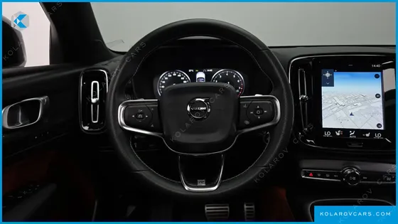 VOLVO XC40 T4 R-DESIGN