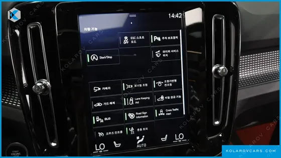 VOLVO XC40 T4 R-DESIGN