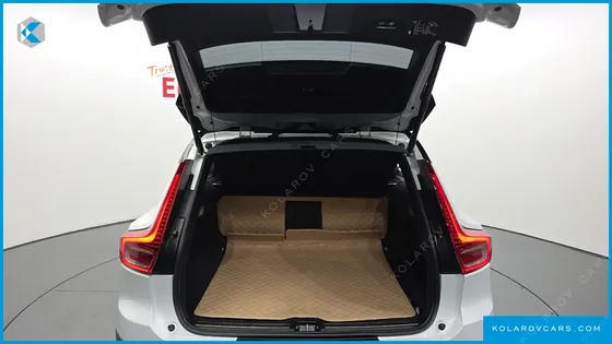 VOLVO XC40 T4 R-DESIGN