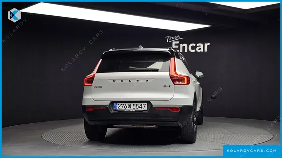 VOLVO XC40 B4 R-DESIGN