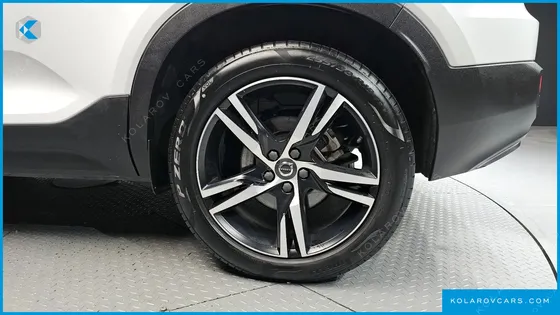 VOLVO XC40 B4 R-DESIGN