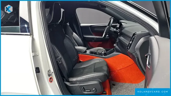 VOLVO XC40 B4 R-DESIGN