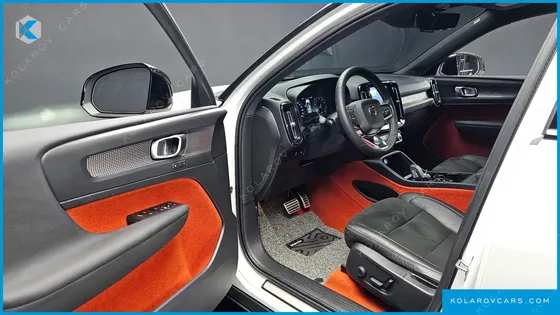 VOLVO XC40 B4 R-DESIGN
