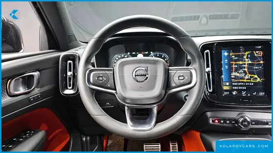 VOLVO XC40 B4 R-DESIGN