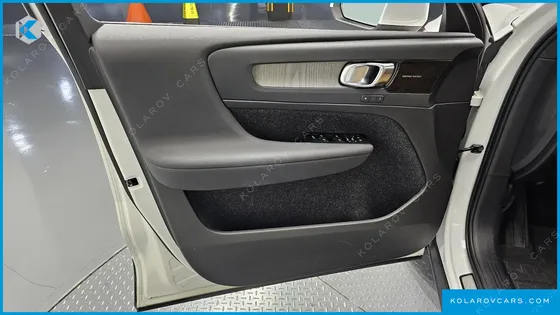 VOLVO XC40 B4 INSCRIPTION