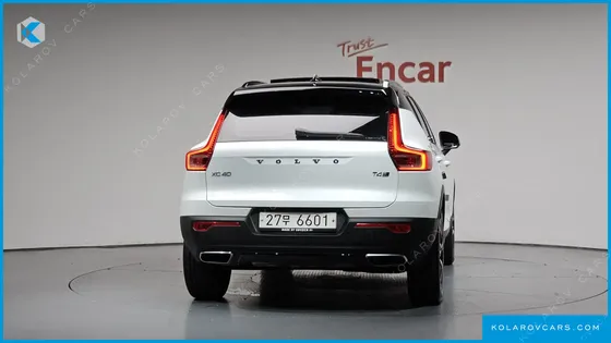 VOLVO XC40 T4 R-DESIGN