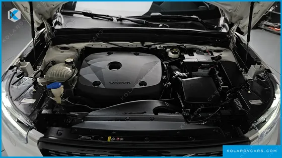 VOLVO XC40 T4 R-DESIGN