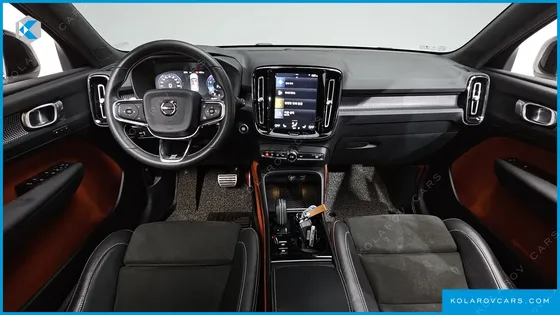 VOLVO XC40 T4 R-DESIGN