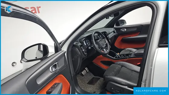 VOLVO XC40 T4 R-DESIGN