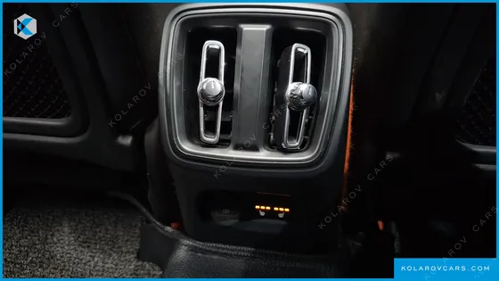 VOLVO XC40 T4 R-DESIGN