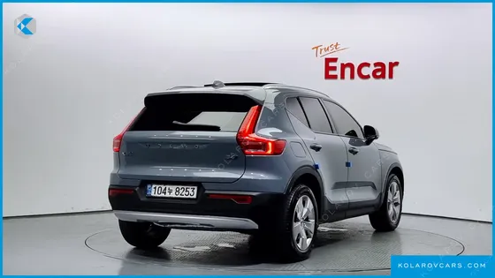 VOLVO XC40 B4 MOMENTUM