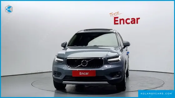 VOLVO XC40 B4 MOMENTUM