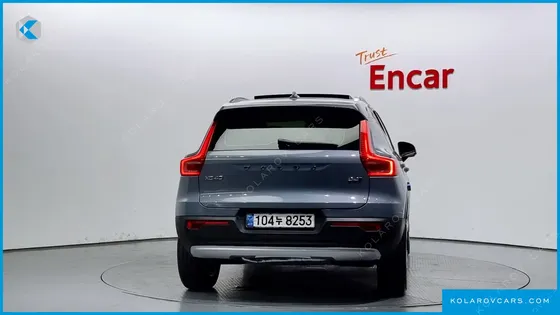 VOLVO XC40 B4 MOMENTUM
