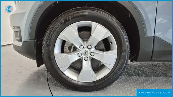 VOLVO XC40 B4 MOMENTUM