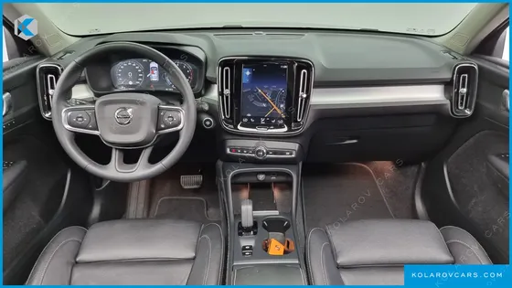 VOLVO XC40 B4 MOMENTUM