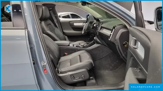 VOLVO XC40 B4 MOMENTUM