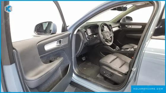 VOLVO XC40 B4 MOMENTUM