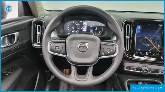 VOLVO XC40 B4 MOMENTUM