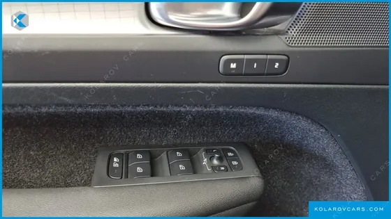 VOLVO XC40 B4 MOMENTUM