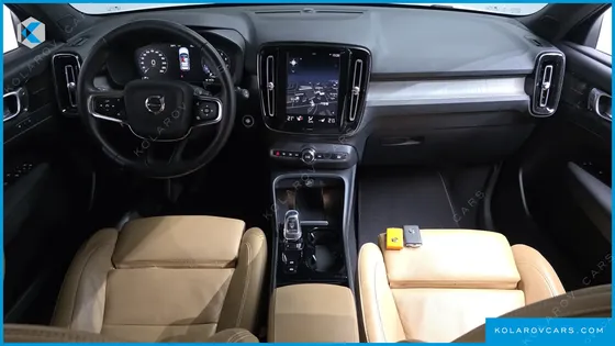 VOLVO XC40 B4 INSCRIPTION