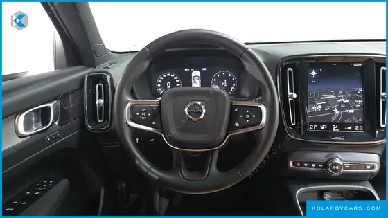 VOLVO XC40 B4 INSCRIPTION