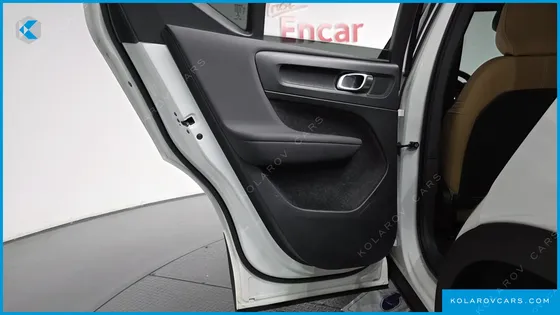 VOLVO XC40 B4 INSCRIPTION