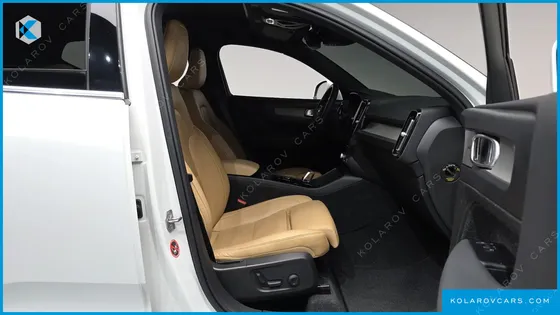 VOLVO XC40 B4 INSCRIPTION
