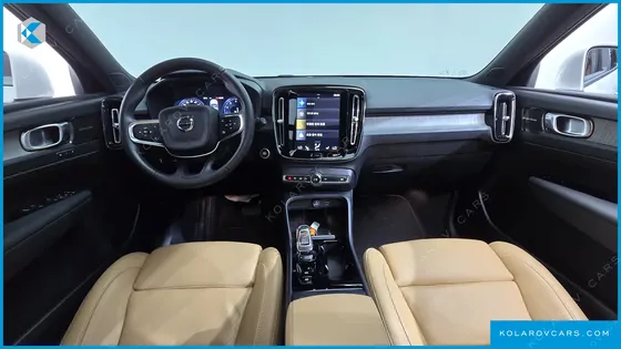 VOLVO XC40 B4 INSCRIPTION