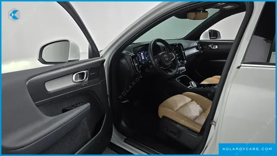 VOLVO XC40 B4 INSCRIPTION