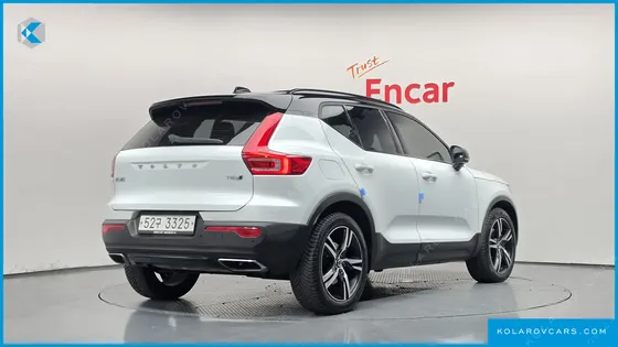 VOLVO XC40 T4 R-DESIGN