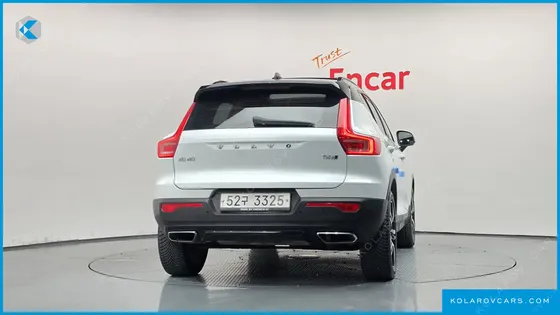 VOLVO XC40 T4 R-DESIGN