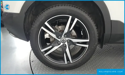VOLVO XC40 T4 R-DESIGN