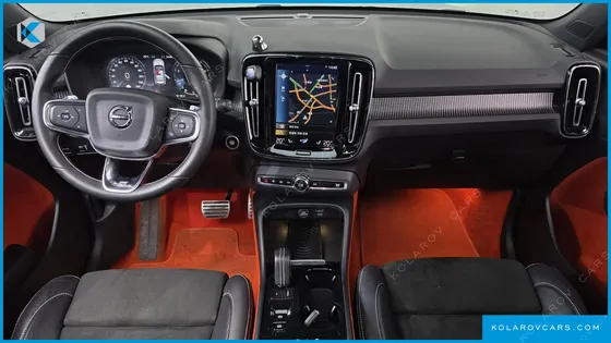 VOLVO XC40 T4 R-DESIGN