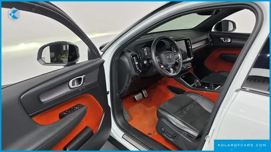 VOLVO XC40 T4 R-DESIGN