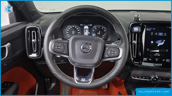 VOLVO XC40 T4 R-DESIGN