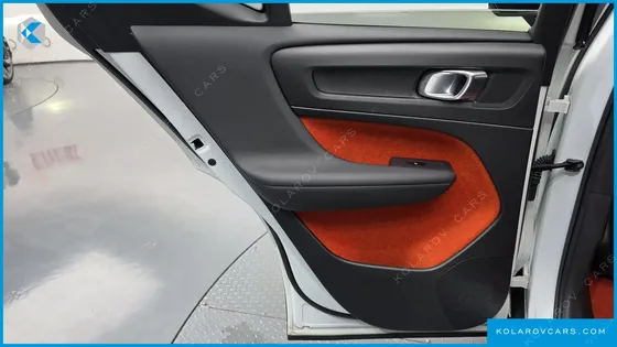 VOLVO XC40 T4 R-DESIGN
