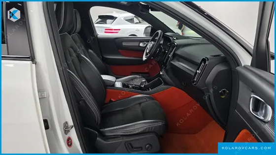VOLVO XC40 T4 R-DESIGN