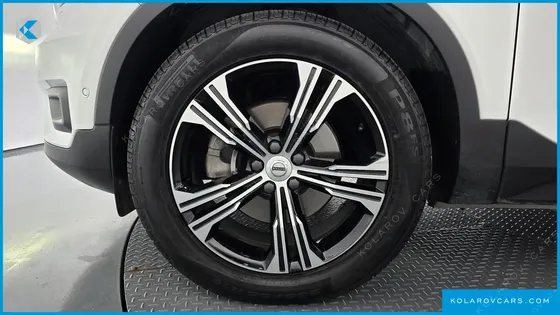 VOLVO XC40 T4 R-DESIGN