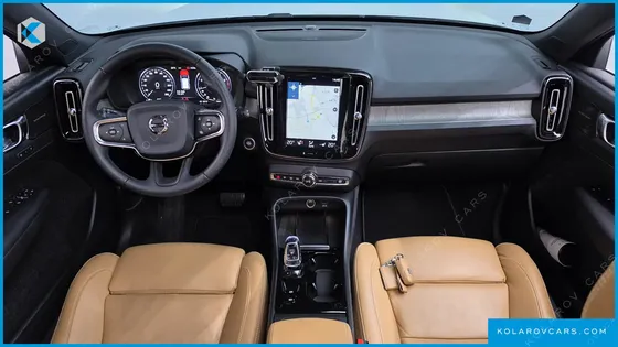 VOLVO XC40 T4 R-DESIGN