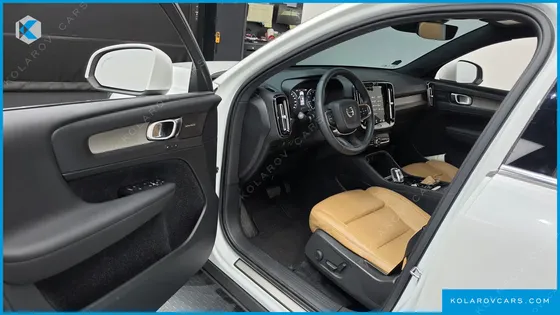 VOLVO XC40 T4 R-DESIGN