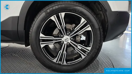 VOLVO XC40 T4 R-DESIGN