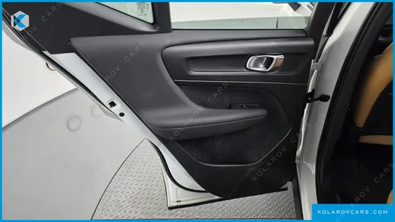 VOLVO XC40 T4 R-DESIGN